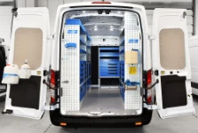 01_Ford Transit attrezzato per impianti industriali con arredi su tutte e tre le pareti 