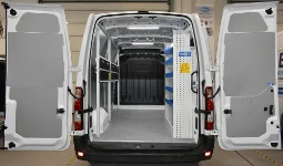 01_Renault Master attrezzato da Syncro per vendita calcetti, flipper, ping pong 