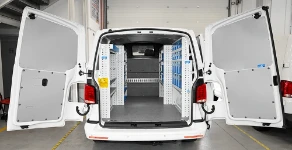 01_VW Transporter L1 H1 per manutenzioni in ambito Ho.Re.Ca., con rivestimento completo e arredi 
