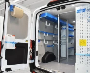 022_Parete sinistra Transit con barre fermacarico e sistemi di bloccaggio 