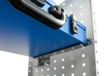 02_Dettaglio della staffa portavaligetta Syncro vista dal basso 