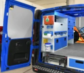 02_Talento con ripiani chiusi e accessori per furgone Syncro