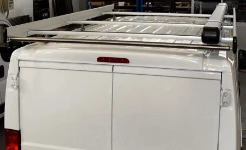 03_Barre portatutto con portatubi a sezione rettangolare su Movano 2022