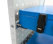 03_Dettaglio O-ring per bloccare la valigetta nello scaffale durante la marcia del veicolo