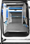04_Paratia di fondo con accessori di bloccaggio a bordo di Opel Vivaro 