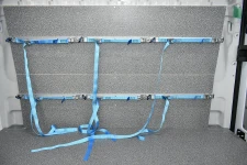 06_Paratia di fondo Ducato attrezzata con sistemi di bloccaggio con ganci e cinghie
