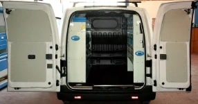 Allestimento su due lati per NV200