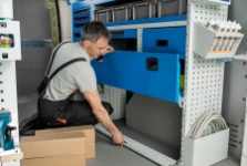 Antine per creare vani chiusi nel furgone