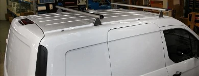 Barre portatutto sul tetto del Ford Connect