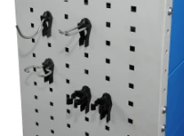 Ganci in acciaio e plastica per il fianco dell'allestimento