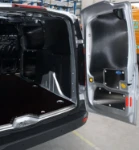 Lato destro vano di carico con protezioni in legno e alluminio Connect 2013