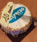Luca Comunello e Mauro Claber tagliano la torta per l'anniversario dei dieci anni in Syncro di For.Tec