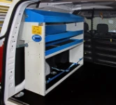 Scaffale sul lato sinistro del vano di carico del Berlingo